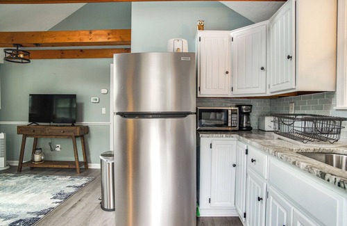 Mashpee Cabaña | Waterfront Cape Cod Cottage on Peter's Pond