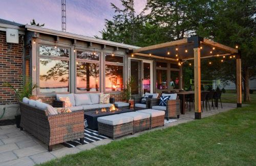 North Port Casa | Waterfront Casa in wine County with SAUNA and HOT TUB