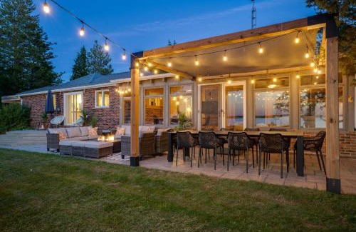 North Port Casa | Waterfront Casa in wine County with SAUNA and HOT TUB