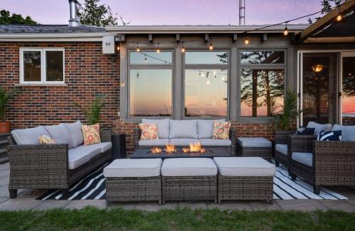 North Port Casa | Waterfront Casa in wine County with SAUNA and HOT TUB