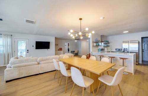 Seven Points Casa | Waterfront Cedar Creek Lake Gem: Near Marina!