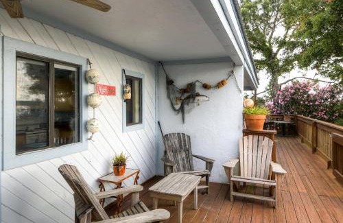 Cedar Key Casa | Waterfront Cedar Key Duplex Home Grill and Dock!