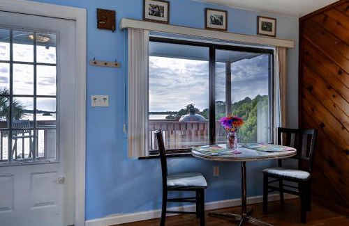 Cedar Key Casa | Waterfront Cedar Key Duplex Home Grill and Dock!