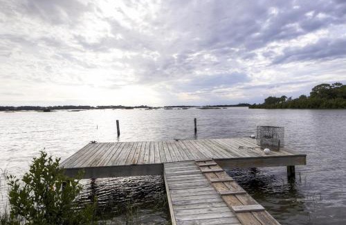 Cedar Key Casa | Waterfront Cedar Key Duplex Home Grill and Dock!
