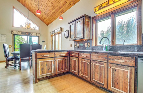Day Cabina | Waterfront Central Wisconsin Cabin w/ Indoor Pool!