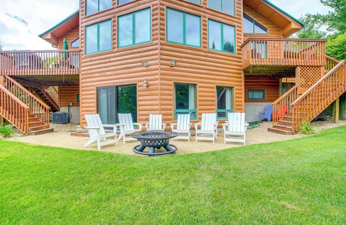 Day Cabina | Waterfront Central Wisconsin Cabin w/ Indoor Pool!
