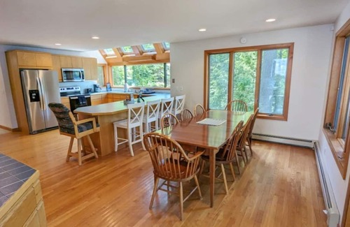 Newbury Casa | Waterfront Charm on Lake Sunapee