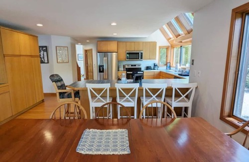 Newbury Casa | Waterfront Charm on Lake Sunapee