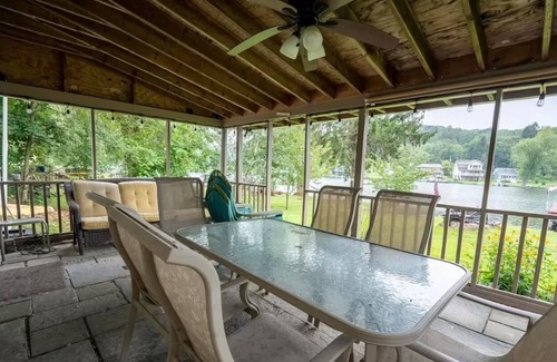Montrose Cabaña | Waterfront Charming 4-bedroom cottage with WiFi, AC in Montrose