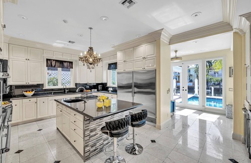 East Fort Lauderdale Villa | Waterfront / Close to Beach / Heated Pool / Canal View & Access / Poinciana Key / VlLLAS