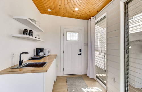 Colonial Beach Apartamento | Waterfront Colonial Beach Studio w/ Boat Dock!