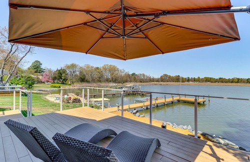 Colonial Beach Apartamento | Waterfront Colonial Beach Studio w/ Boat Dock!