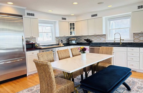Mystic - New London Casa | Waterfront Comfort: 2-Bedroom Home in Prime Coastal Location