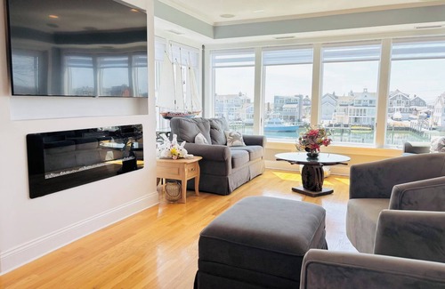 Mystic - New London Casa | Waterfront Comfort: 2-Bedroom Home in Prime Coastal Location