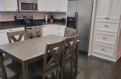 Shoreline Park Casa | Waterfront Comfort With Pool - Sleeps 8!
