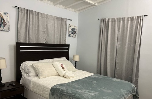 Shady Side Casa | Waterfront Community | Sleeps 6 | Game Room