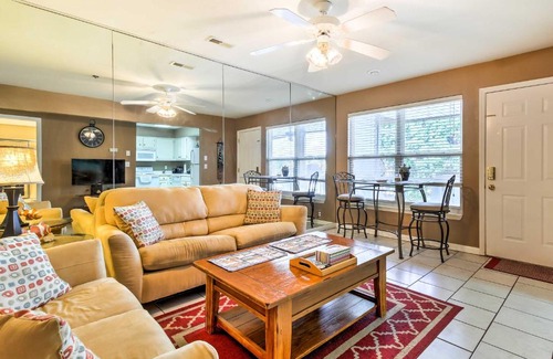 Lakeland Apartamento | Waterfront Condo on Lake Ozark with Boat Slip and Pool