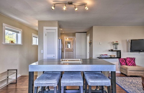 Astoria Condominio | ¡NUEVO! Condominio frente al mar en el muelle en el centro de Astoria!