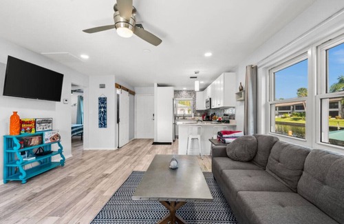 Caloosahatchee Condominio | Waterfront Condo with Pool & Boat Slip