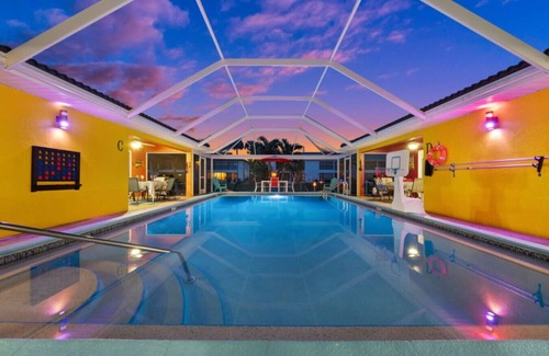 Caloosahatchee Condominio | Waterfront Condo with Pool & Boat Slip