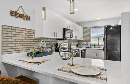 Caloosahatchee Condominio | Waterfront Condo with Pool & Boat Slip