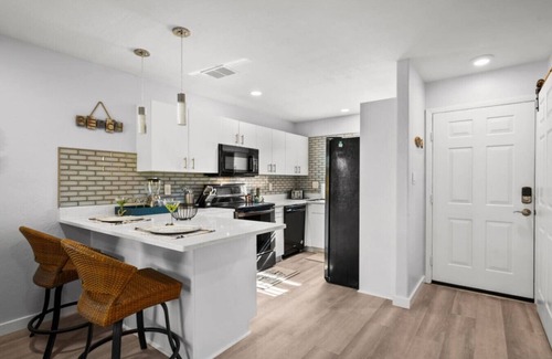 Caloosahatchee Condominio | Waterfront Condo with Pool & Boat Slip