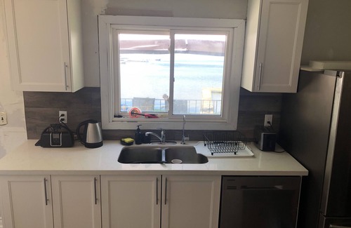 Peterborough Cabaña | Waterfront Cottage on Rice Lake- Sleeps 8, Conveniently Located Near Amenities