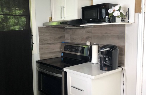 Peterborough Cabaña | Waterfront Cottage on Rice Lake- Sleeps 8, Conveniently Located Near Amenities