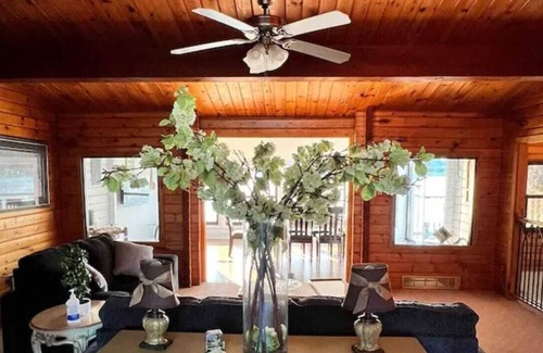 Selwyn Cabaña | Waterfront Cottage close to city