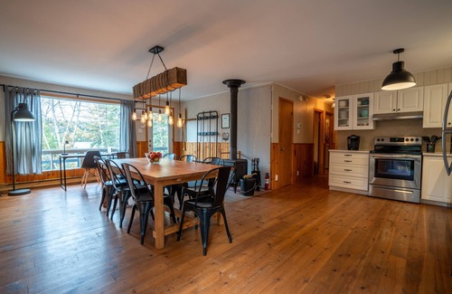 Saint Zenon Chalet De Esquí | Waterfront cottage and spa