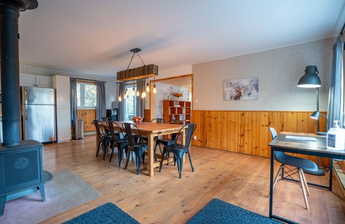 Saint Zenon Chalet De Esquí | Waterfront cottage and spa