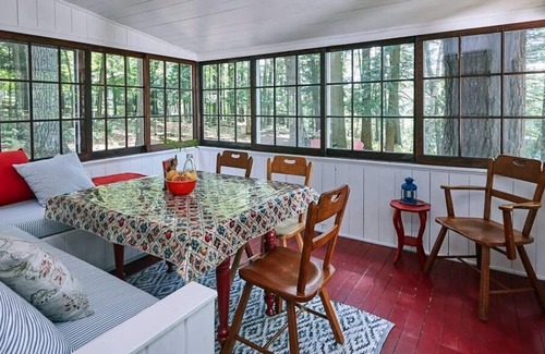 Port Sydney Casa | Waterfront Cottage, Firepit, BBQ, Dock w/Canoe & Kayaks, Port Sydney 5 min Drive