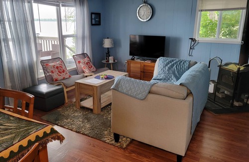 Greater Napanee Cabaña | WATERFRONT COTTAGE IN GREATER NAPANEE UNIT A 4305 County road 9, Greater napanee