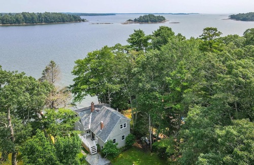 Mid-Coast and Islands Casa | Waterfront Cottage in Freeport