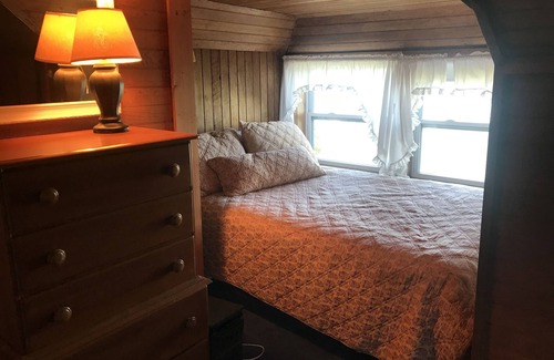 Alanson Cabaña | Waterfront Cottage on Burt Lake