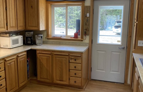 Glover Cabaña | Waterfront cottage on beautiful Vermont lake