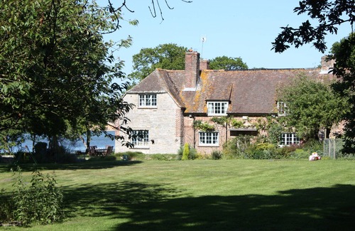 Corfe Casa | Waterfront Cottage en la playa en el hermoso campo de Dorset Capacidad 12