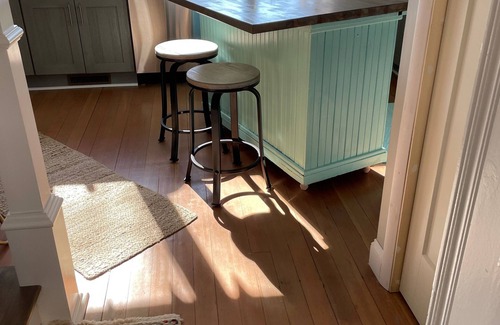 Waterford Cabaña | Waterfront cottage on beautiful Keeny Cove, CT. IG: the keeny cove cottage