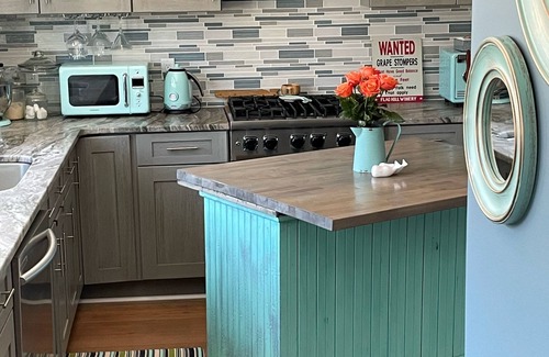 Waterford Cabaña | Waterfront cottage on beautiful Keeny Cove, CT. IG: the keeny cove cottage