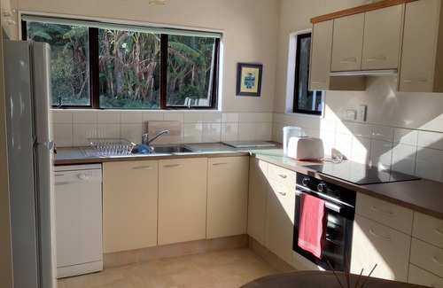Parua Bay Cabaña | Waterfront Cottage Parua Bay. Beaches, mountains.Walking distance to shops