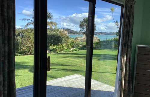 Parua Bay Cabaña | Waterfront Cottage Parua Bay. Beaches, mountains.Walking distance to shops