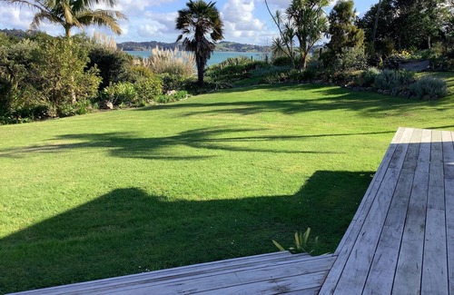 Parua Bay Cabaña | Waterfront Cottage Parua Bay. Beaches, mountains.Walking distance to shops