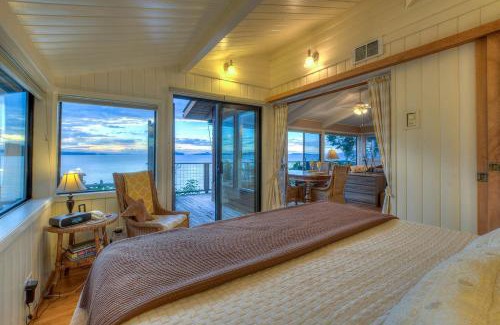 Deer Harbor Casa | Waterfront Cottage Rental with Spectacular Sunset Views on Orcas Island, Washington