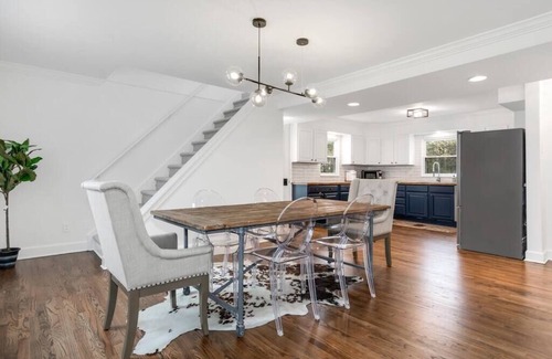 Royal Oak Casa | Waterfront Cottage Retreat on 18 Acre Farm, Pool