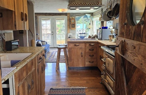 Seldovia Casa | WATERFRONT COTTAGE RENTAL