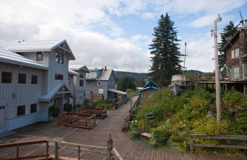 Seldovia Casa | WATERFRONT COTTAGE RENTAL
