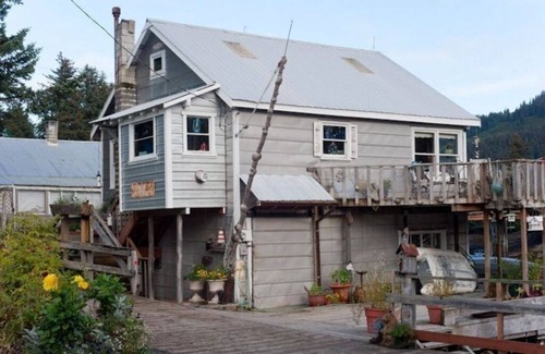 Seldovia Casa | WATERFRONT COTTAGE RENTAL