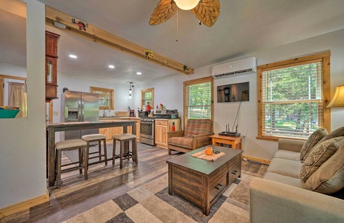 Fort Towson Cabaña | Waterfront Cottage in Fort Towson w/ 2 Decks!