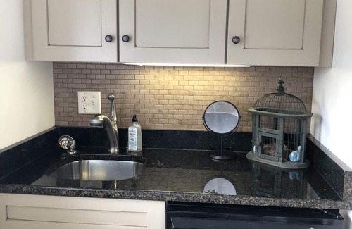 Westminster Cabaña | Waterfront Cottage 5 minutes to Mount Wachusett, Dock, Pet Friendly, Kayaks