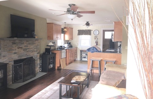 Westminster Cabaña | Waterfront Cottage 5 minutes to Mount Wachusett, Dock, Pet Friendly, Kayaks